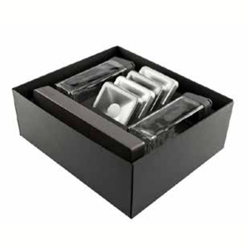 Rinkinys NAPKIN servetėlėms (2 ampulės, 4 padėkliukai: 2 aliuminio, 2 titano, medinis laikiklis)